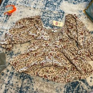 Floral blouse. NWT. Size M